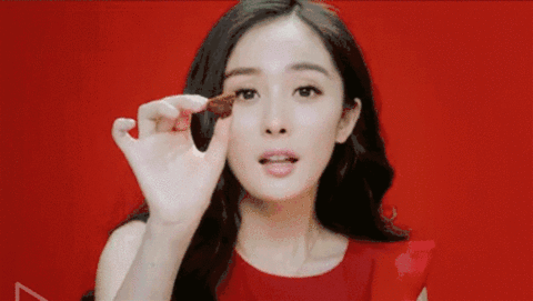 杨幂一个有野心的颜值控不惧迪丽热巴风头再捧人