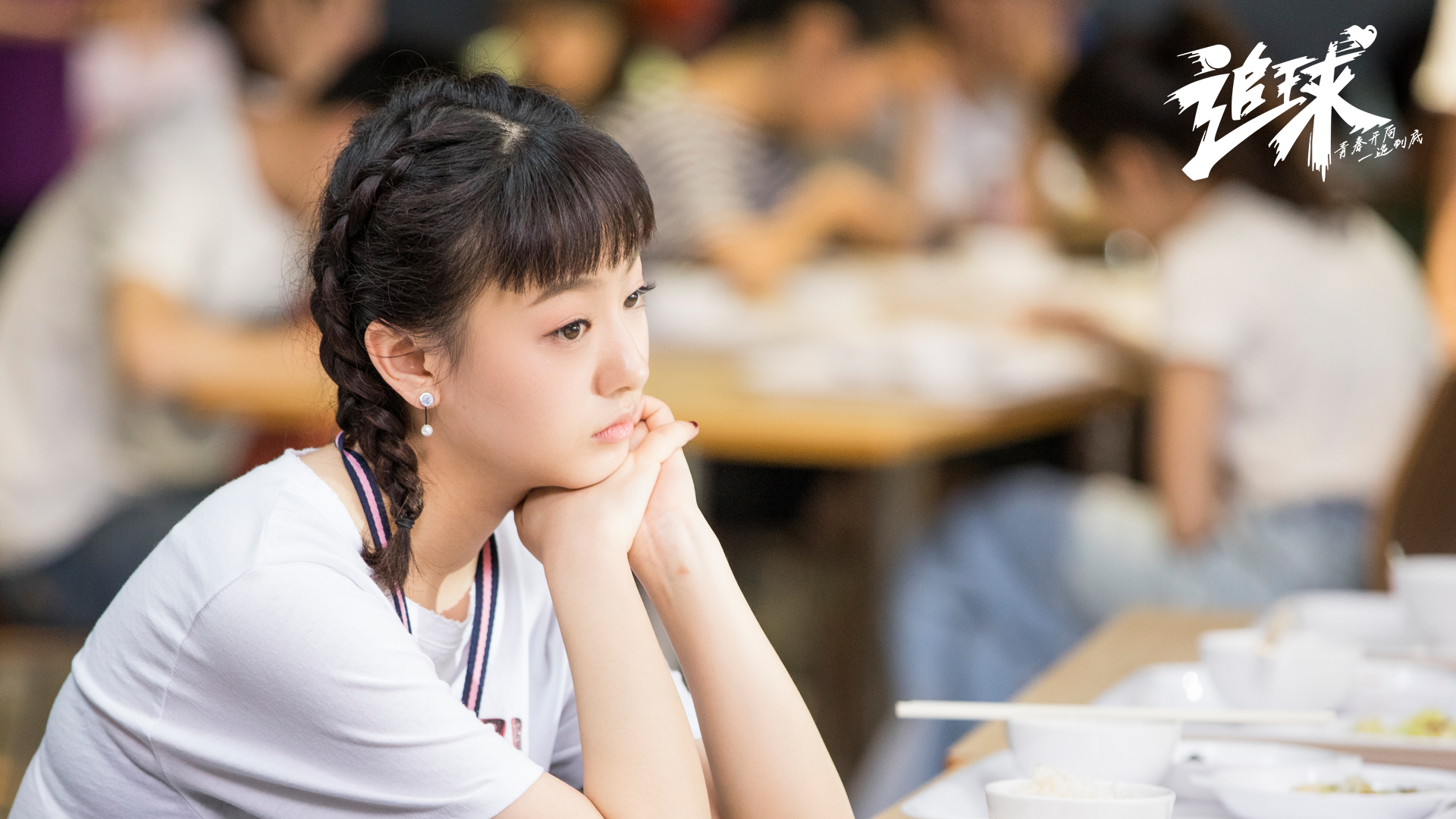 鞠可儿变身追球播报员在线解说百变少女不拘一格