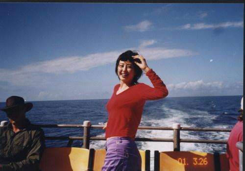 曾红极一时, 隐退皈依佛门后却周游世界享受时光