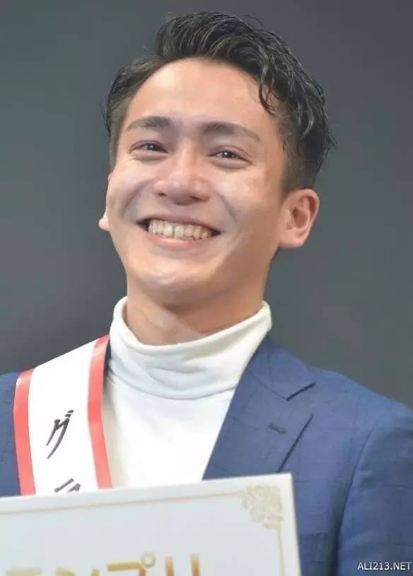 霓虹国"选丑"大赛出新番 | 庞麦郎开个唱仅7名观众到场!