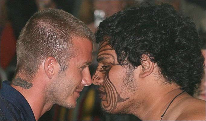 毛利人打招呼:碰鼻↓↓↓岛国见面打招呼↓↓先不着急学大招,让我们先