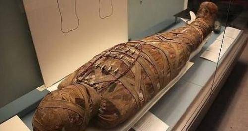 俄罗斯为了保存一具尸体每年投资一千万至今还放在水晶棺中