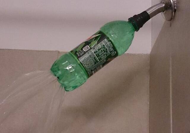 会掉下来啊门把手牛眼罩大屁股显示器当茶几自制拖鞋""阳台变私人浴池