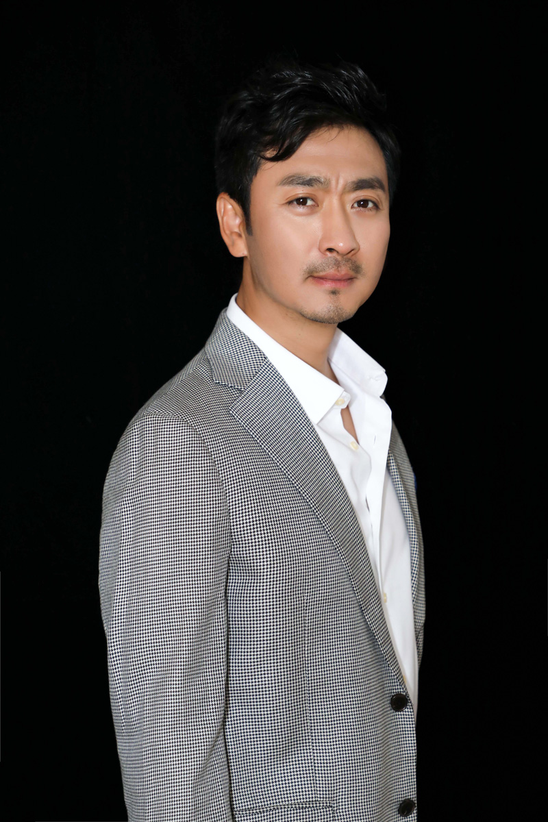 黄俊鹏曝光最新写真干练有型魅力十足