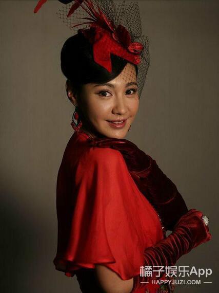 这一次,她在剧中饰演了一位有胆识,有文化的女军官王雁,完美的诠释了