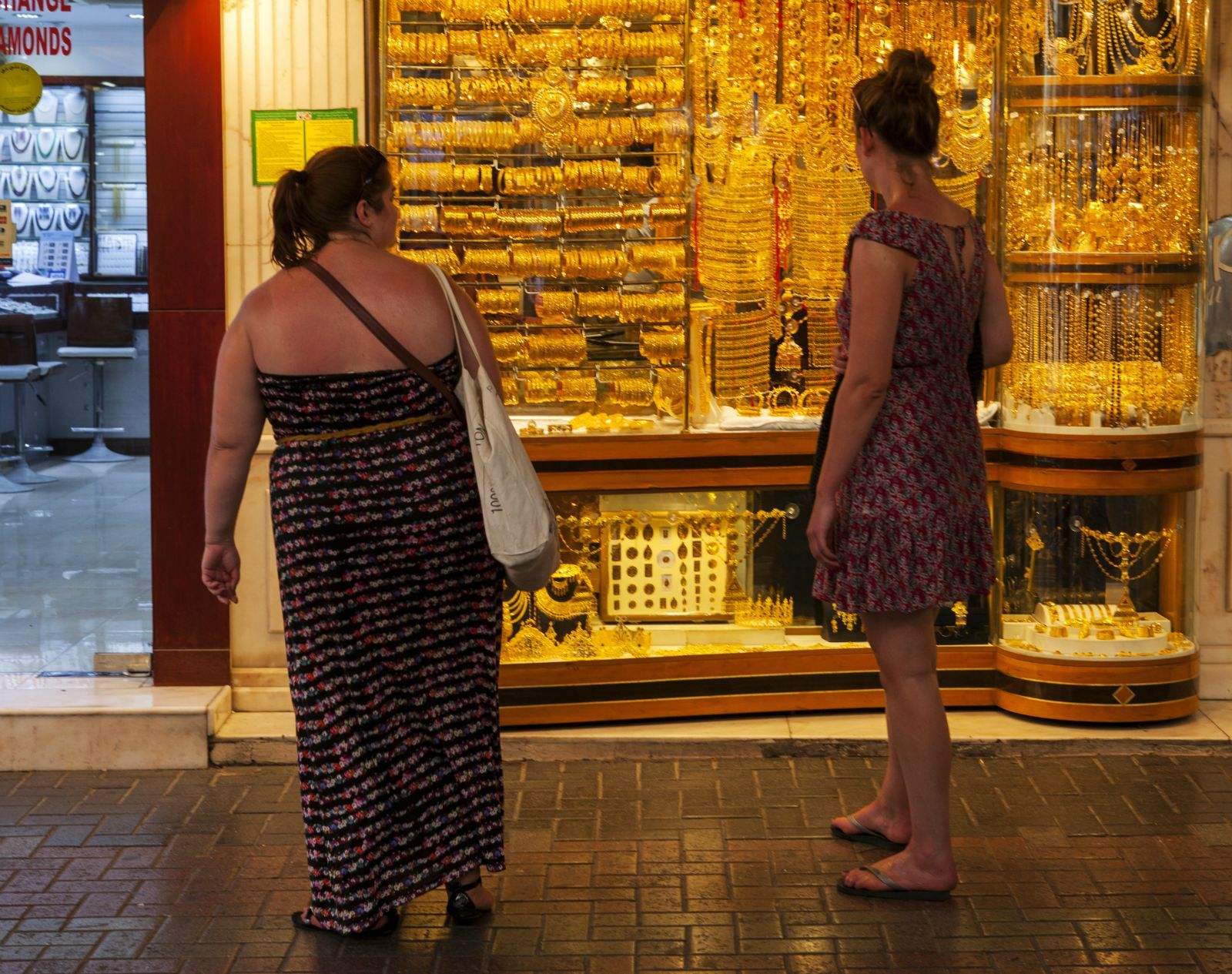 像卖白菜一样卖黄金，这就是迪拜- 360娱乐