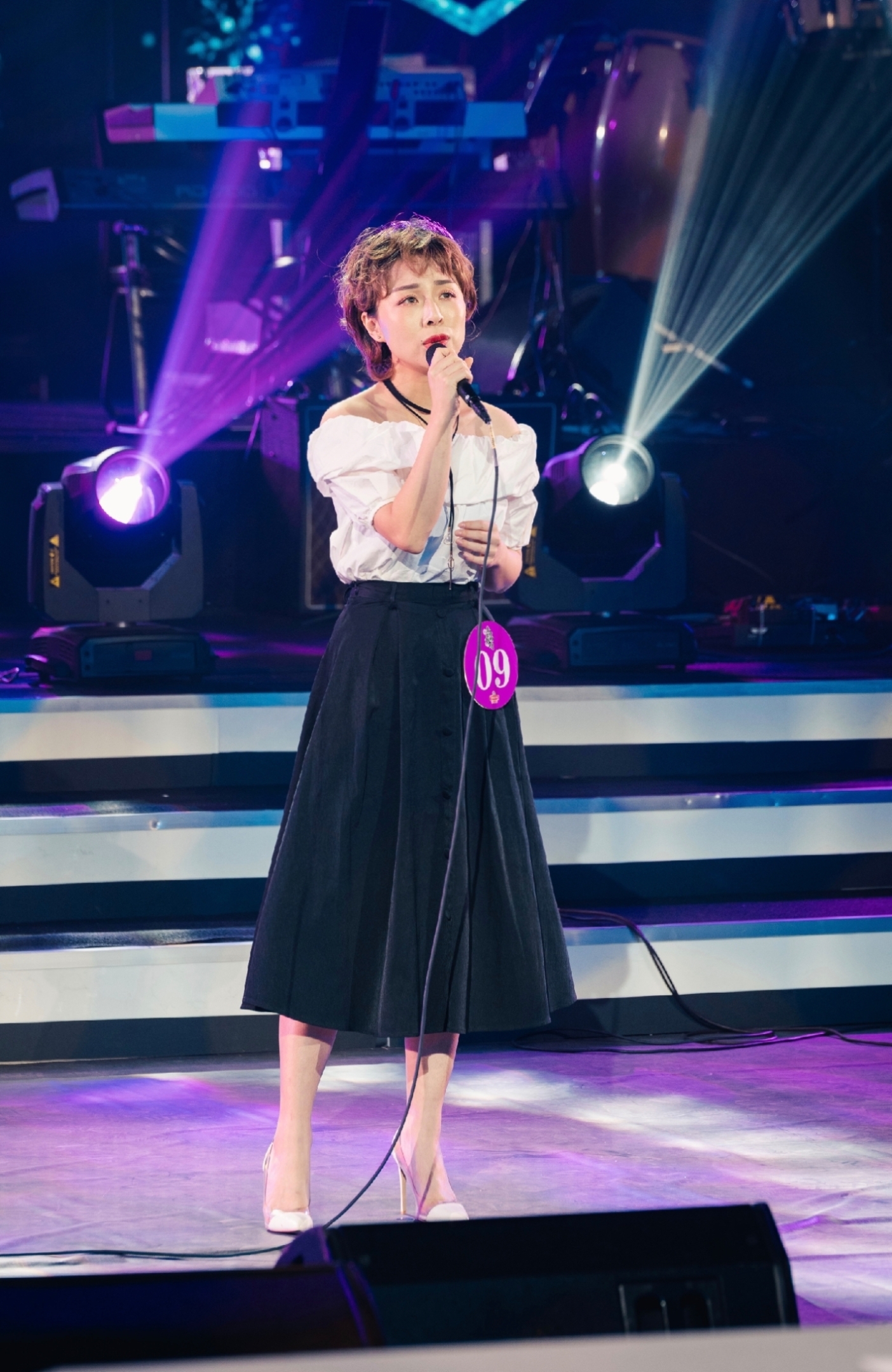 王巍锤神将映妻子王奕丁献唱片尾曲王炸夫妇火力全开