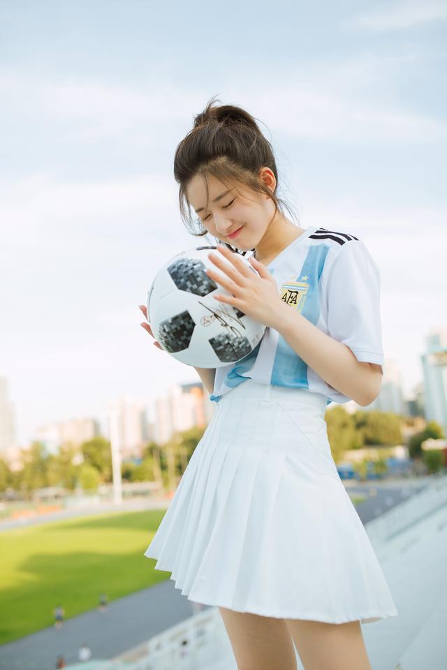 赵露思化身足球少女助力世界杯青春洋溢原力满满