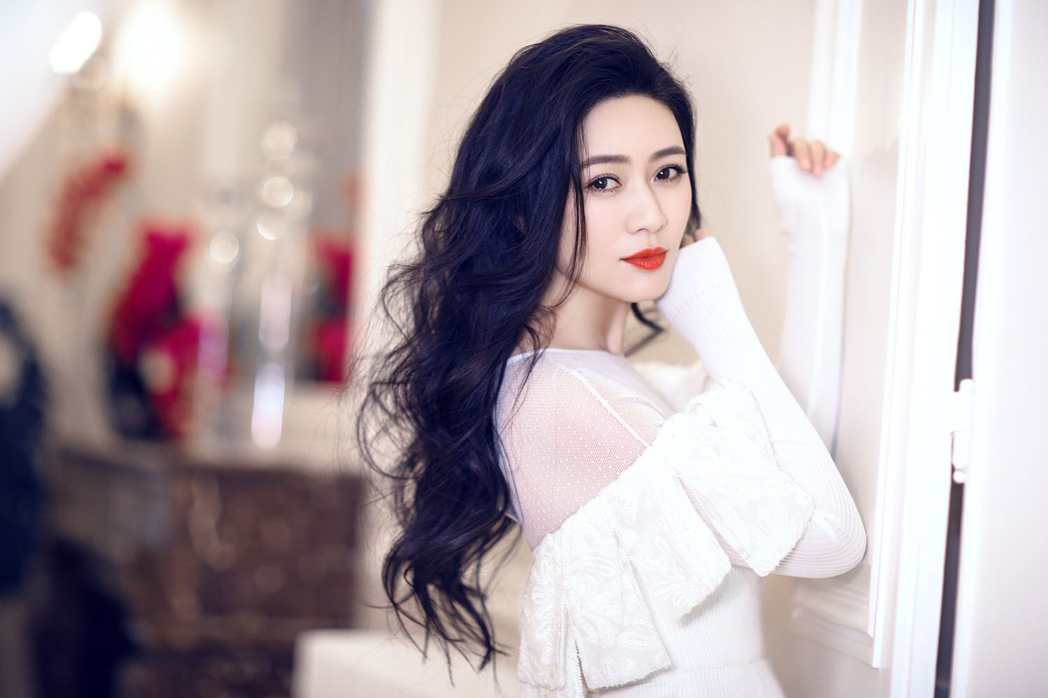 田海蓉优雅大片解锁颜值新高度