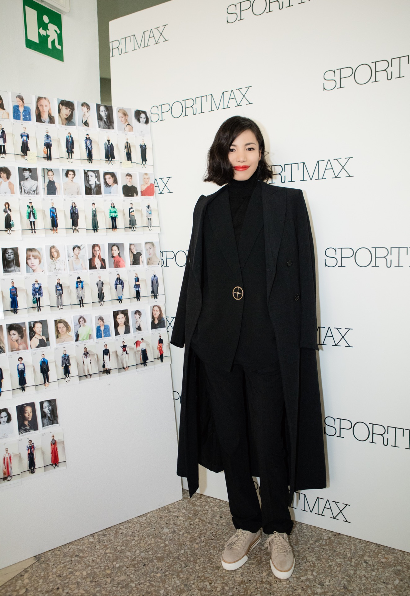 美艳与总攻气质并存时尚主播linda米兰演绎错落时尚