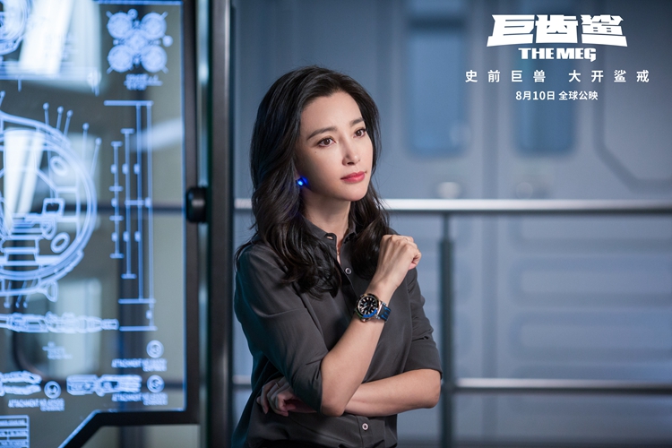 大制作电影,《巨齿鲨》根据美国作家史蒂夫·艾伦的同名小说改编,讲述