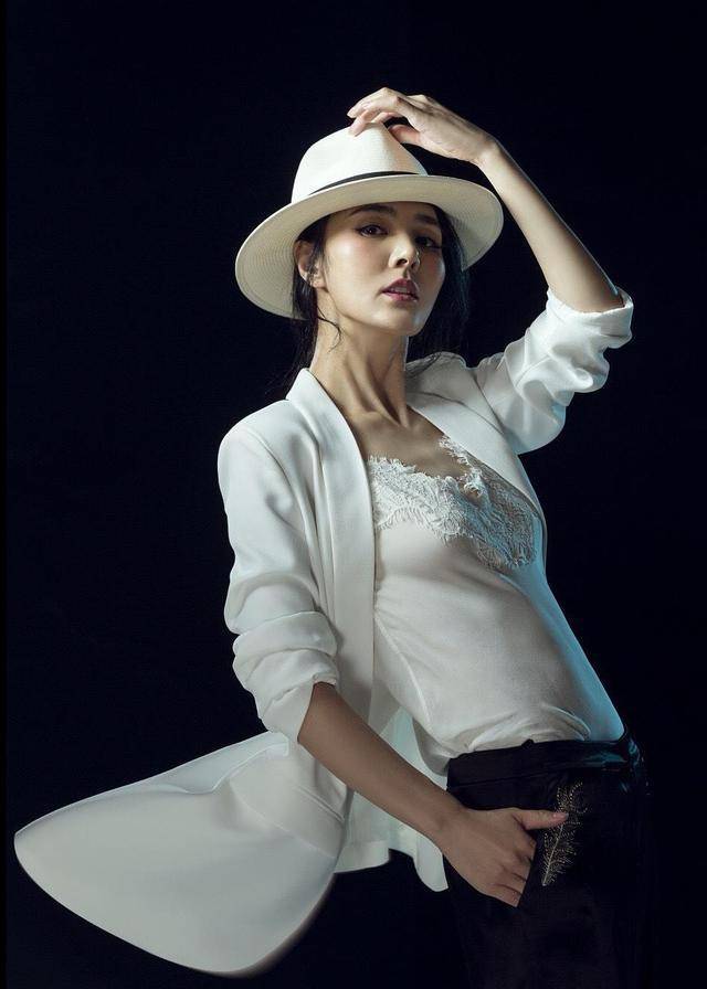 27岁因姜文巅峰作成名她演过刘德华徐峥妻子却从未有恋情传闻