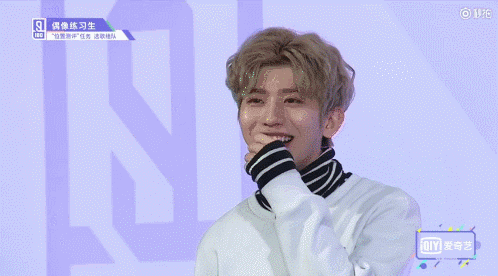 给农农直接整懵了蔡徐坤也很皮了,明明选的是rap组,但是骗陈立农自己