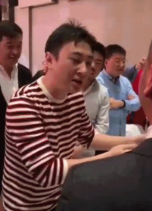 搞笑gif：最怕空气的突然安静，太窒息了！ - 360娱乐，你开心就好