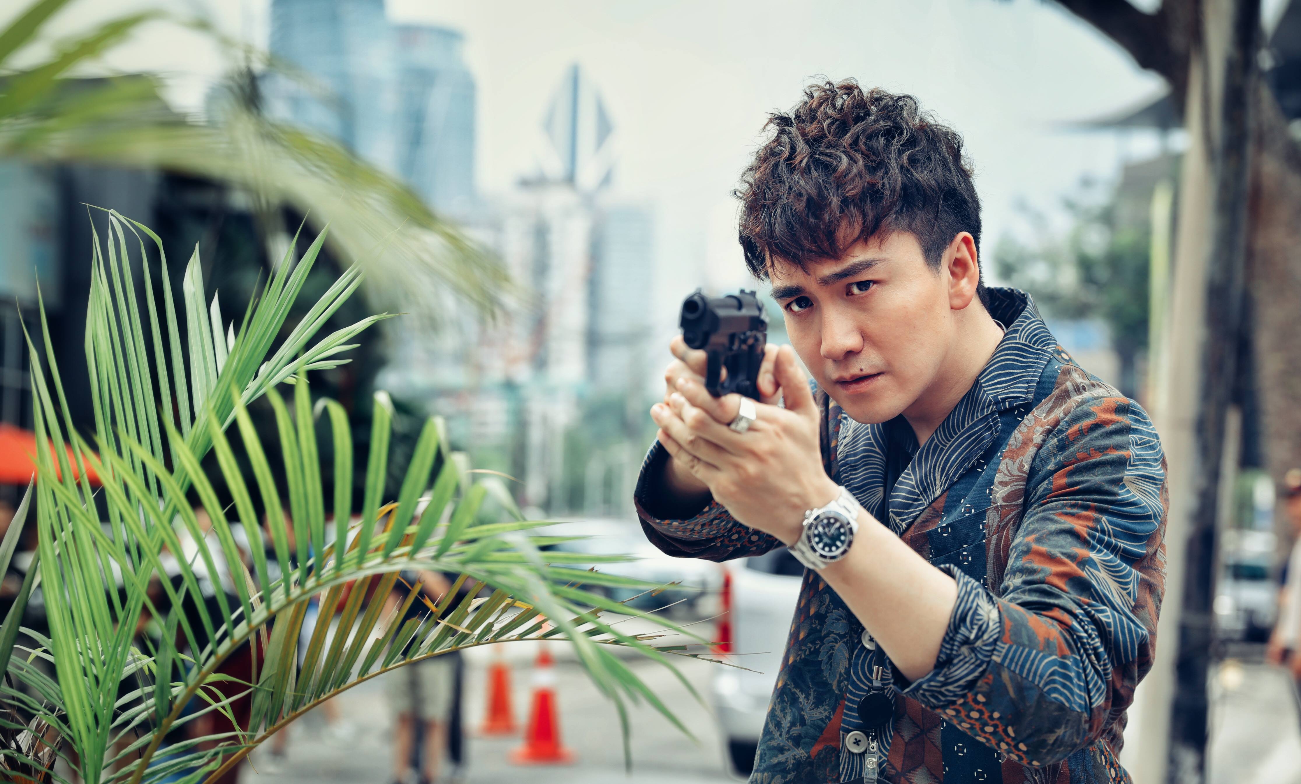 翟天临原生之罪曝极简海报眼神笃定故事感十足